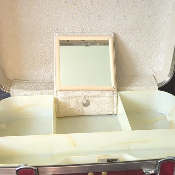 Vintage Burgundy Travel Case American Tourister With Working Lock - Picture 8 of 11